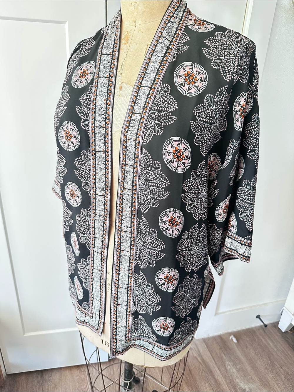 Max Studio Kimono Asian inspired flowy